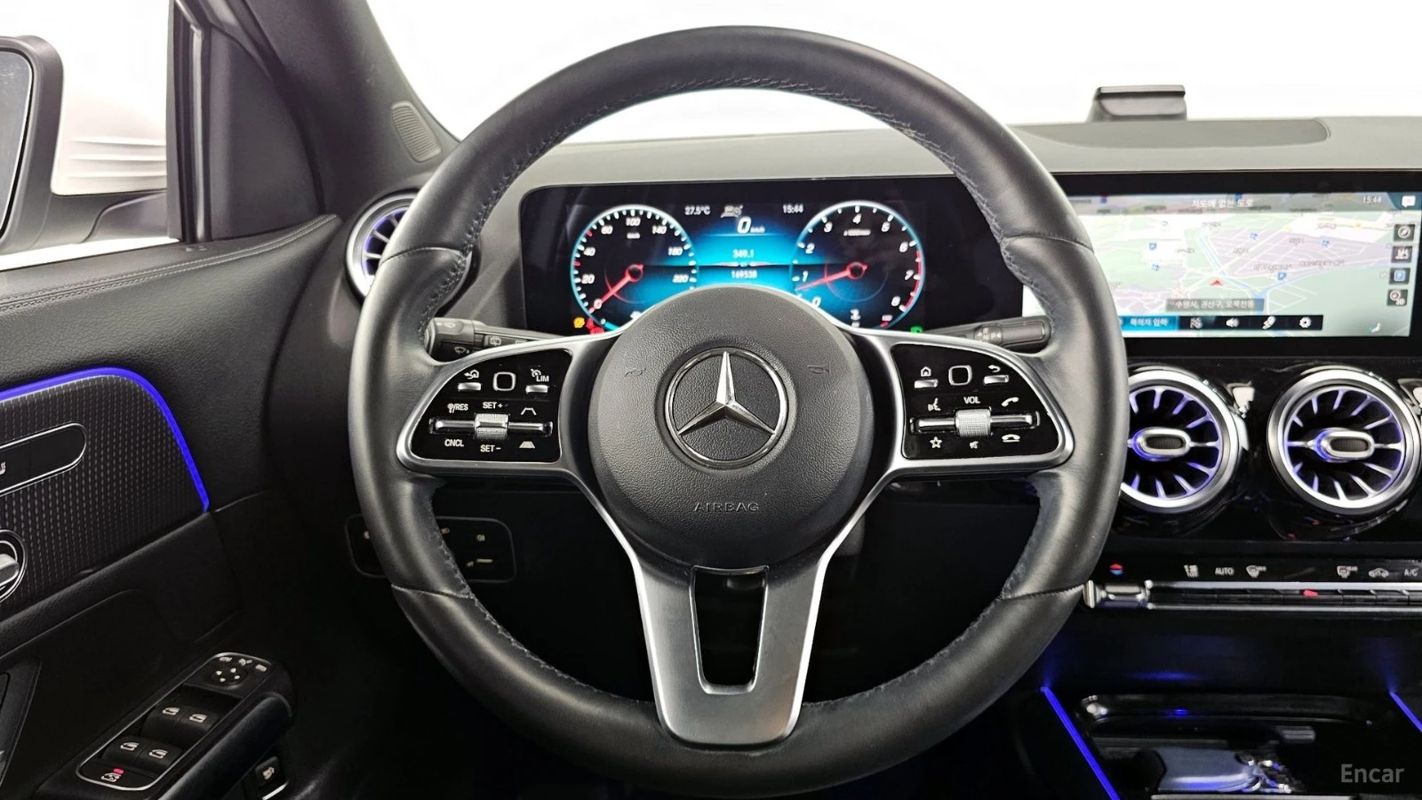 Mercedes-Benz GLA 220 ДИСТРОНИК* КАМЕРА* ПАНОРАМА* ПОДГРЕВ* , снимка 13 - Автомобили и джипове - 55432938