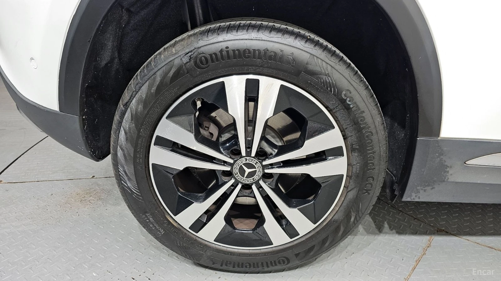 Mercedes-Benz GLA 220 ДИСТРОНИК* КАМЕРА* ПАНОРАМА* ПОДГРЕВ* , снимка 5 - Автомобили и джипове - 55432938