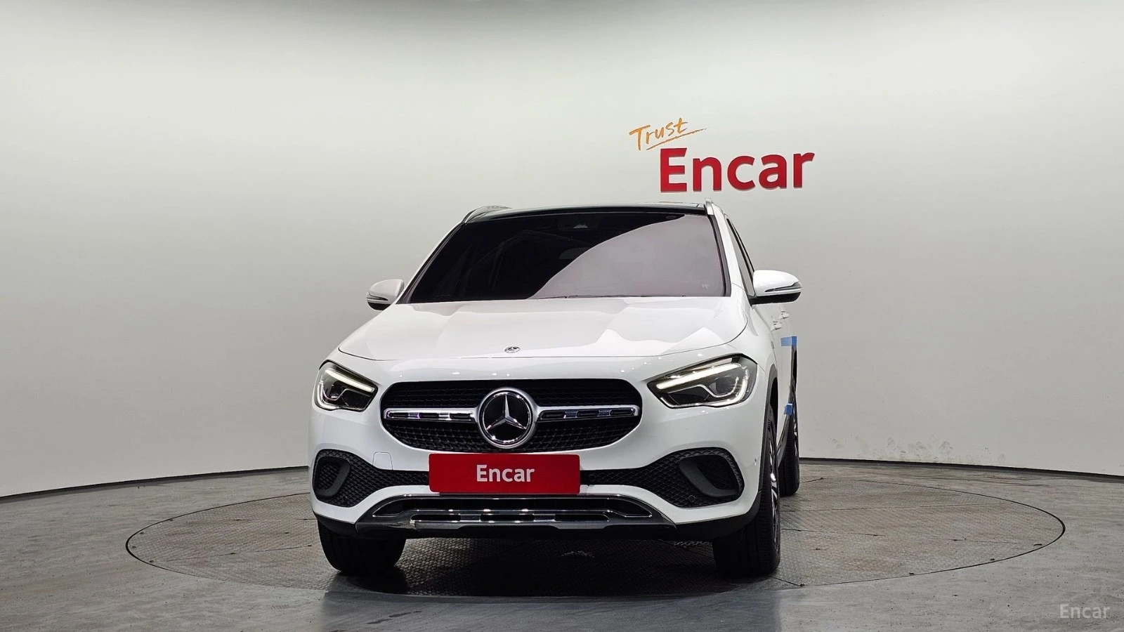 Mercedes-Benz GLA 220 ДИСТРОНИК* КАМЕРА* ПАНОРАМА* ПОДГРЕВ* , снимка 3 - Автомобили и джипове - 55432938