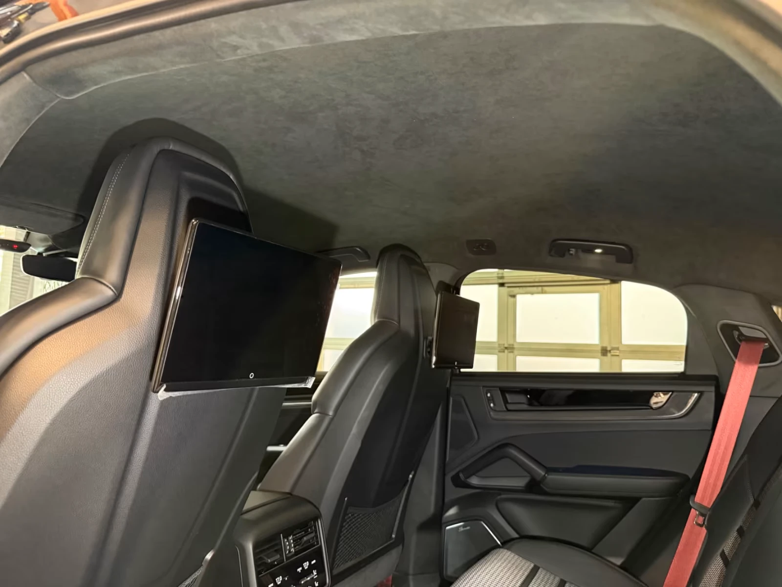 Porsche Cayenne GTS* TURBO GT PACK* BURM* CERAMIC* DISTR* TV* 360 , снимка 14 - Автомобили и джипове - 55642538