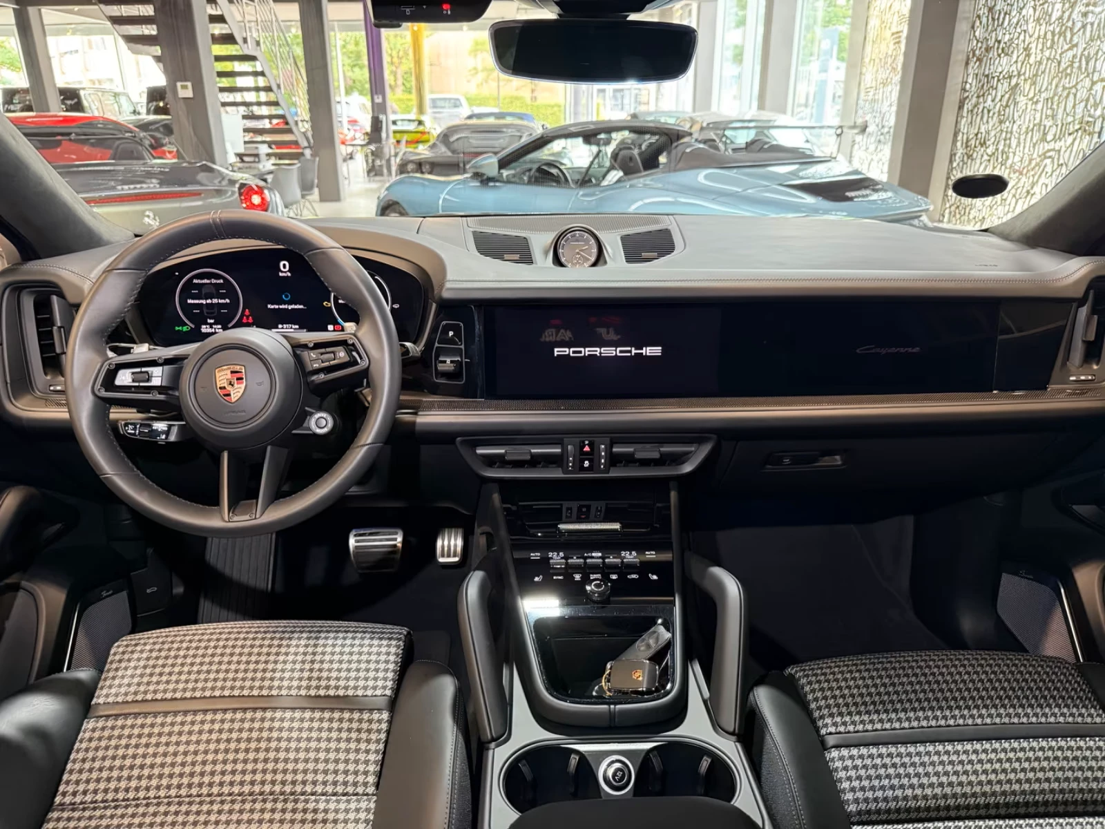 Porsche Cayenne GTS* TURBO GT PACK* BURM* CERAMIC* DISTR* TV* 360 , снимка 10 - Автомобили и джипове - 55642538