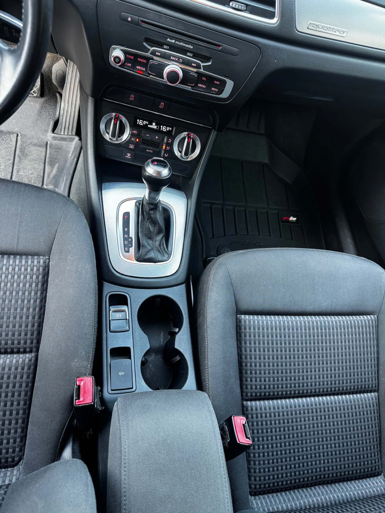 Audi Q3, снимка 11 - Автомобили и джипове - 55936110