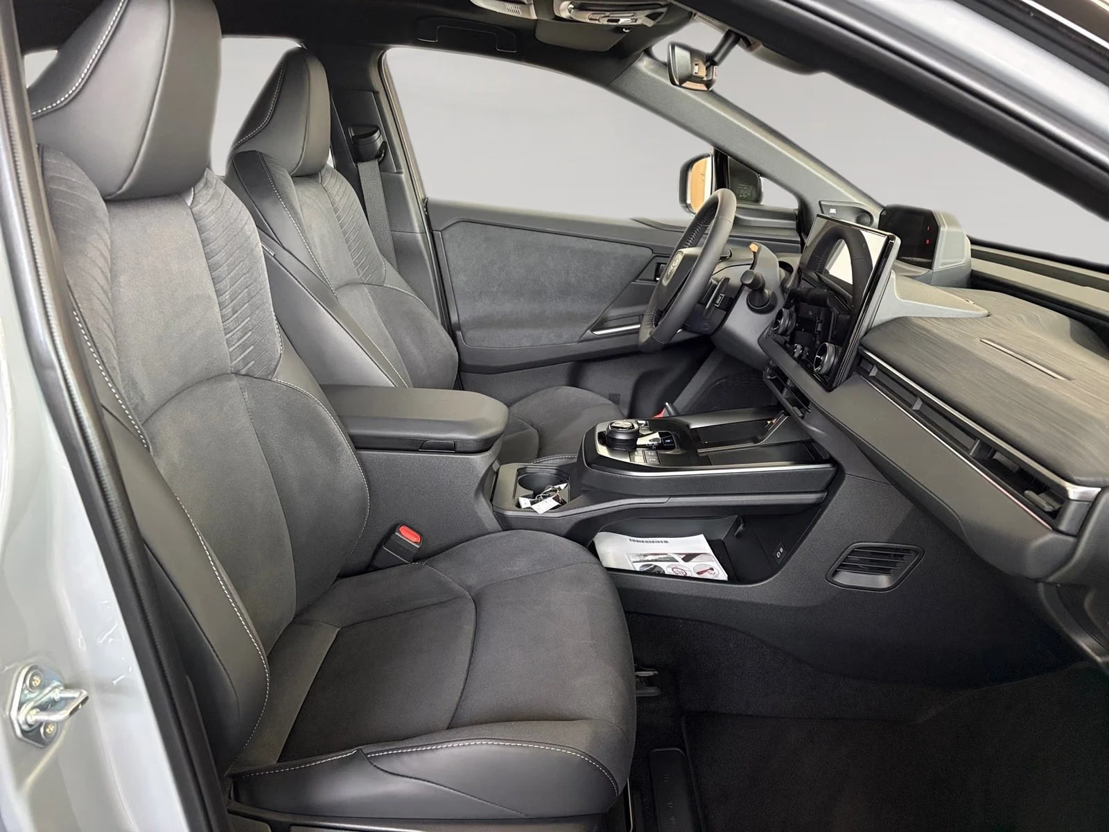 Toyota C-HR + /77KWH/343HP/HUD/LOUNGE/360/C�RPLAY/352h | Mobile.bg � ����������� 13