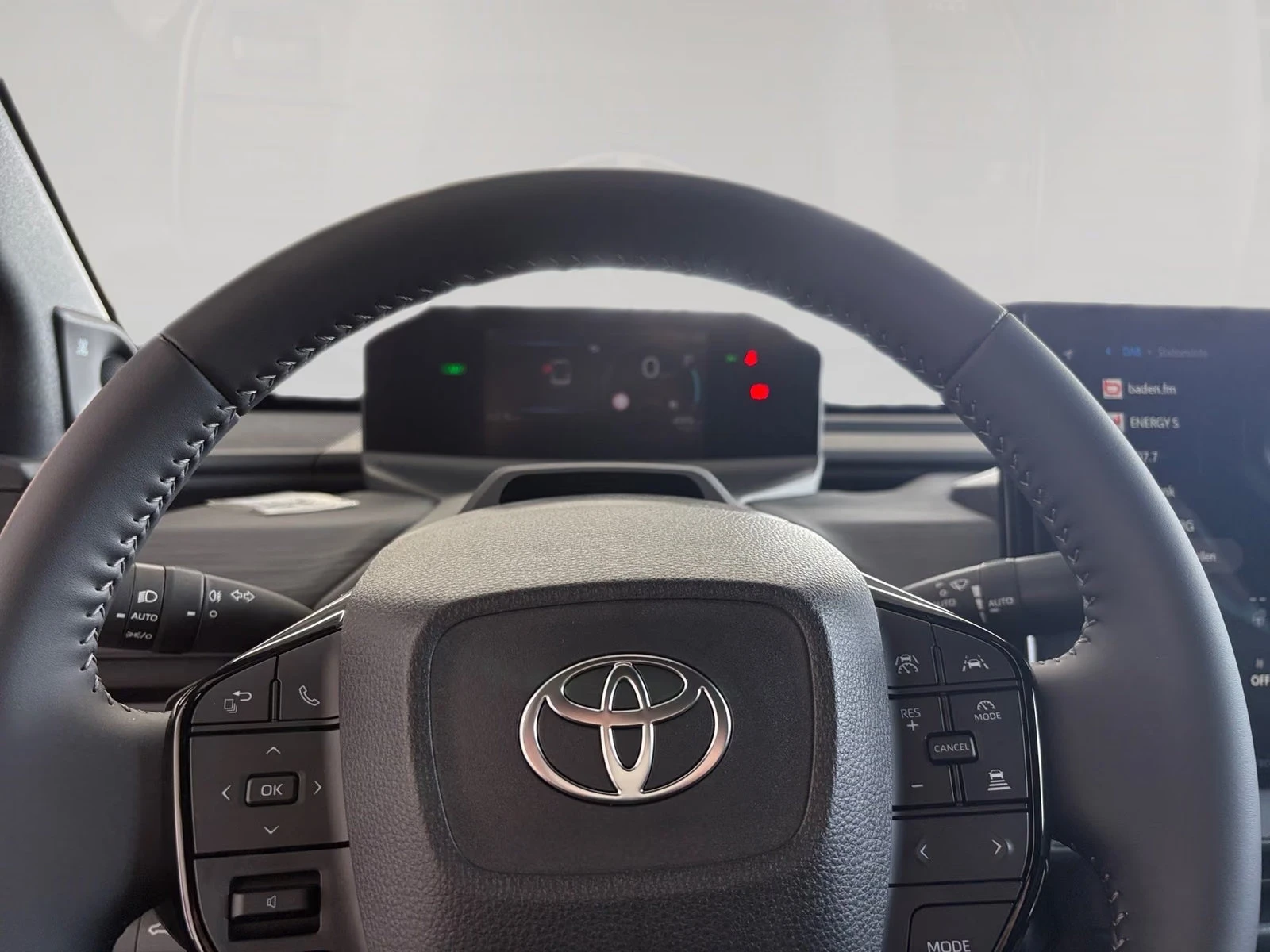 Toyota C-HR + /77KWH/343HP/HUD/LOUNGE/360/C�RPLAY/352h | Mobile.bg � ����������� 10
