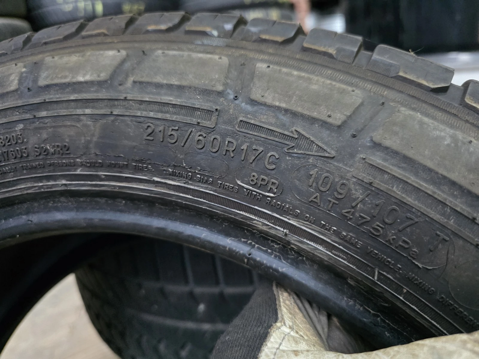 Гуми Всесезонни 215/60R17, снимка 4 - Гуми и джанти - 56664285