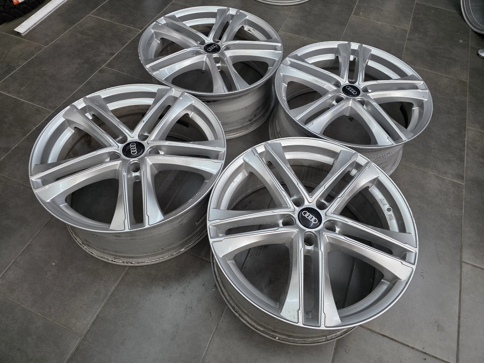 Джанти за Audi, снимка 2 - Гуми и джанти - 56718995