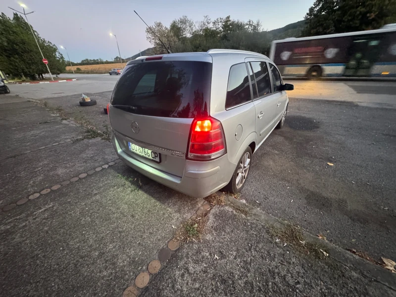 Opel Zafira 1.9 CDTI (120 Hp), снимка 7 - Автомобили и джипове - 52138582