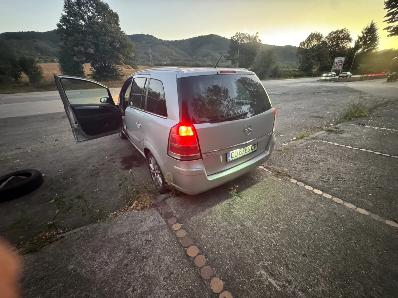 Opel Zafira 1.9 CDTI (120 Hp), снимка 6 - Автомобили и джипове - 52138582