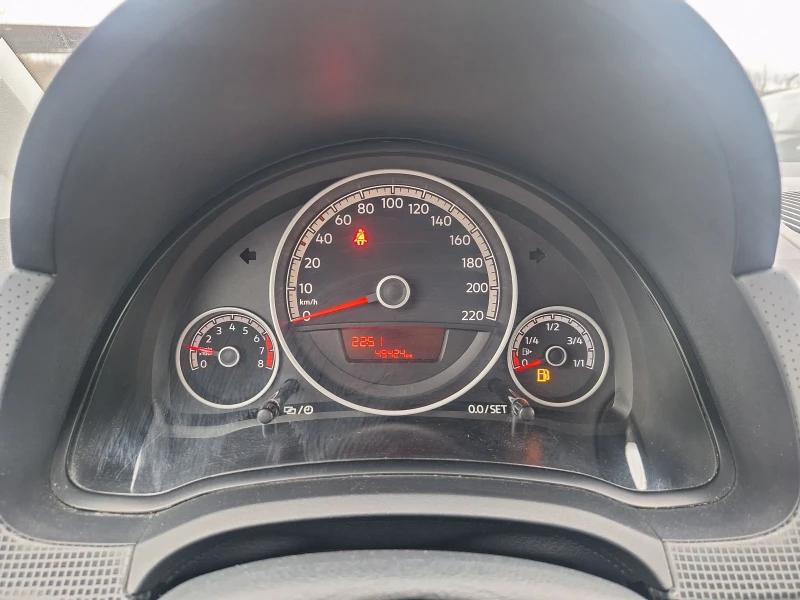 VW Up 1.0i EURO6, снимка 2 - Автомобили и джипове - 53118250