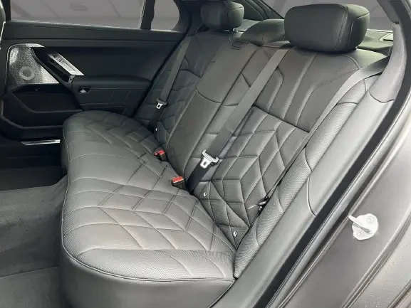 BMW 740 d xDrive = M-Sport Pro = Shadow Line Гаранция, снимка 14 - Автомобили и джипове - 53261308