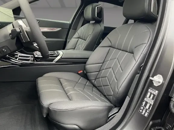 BMW 740 d xDrive = M-Sport Pro = Shadow Line Гаранция, снимка 9 - Автомобили и джипове - 53261308