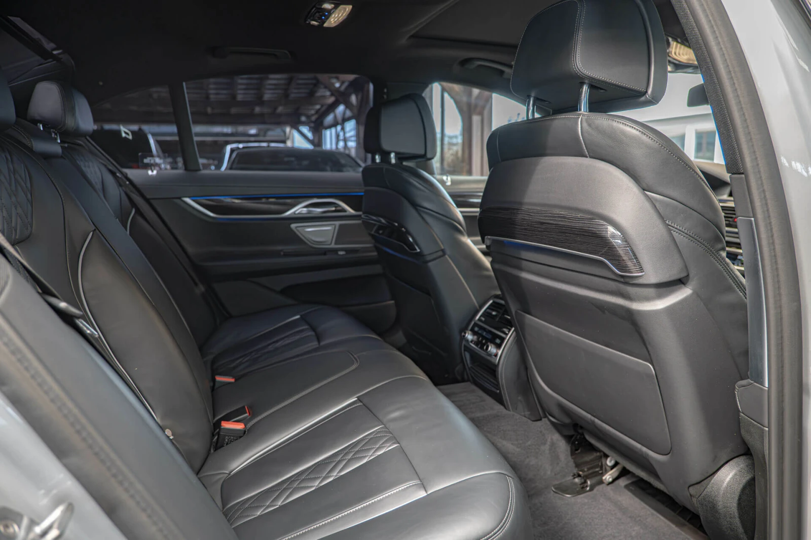 BMW 750  xDrive/Harman Kardon/Soft Close/HuD/Aero Dynamic - изображение 9