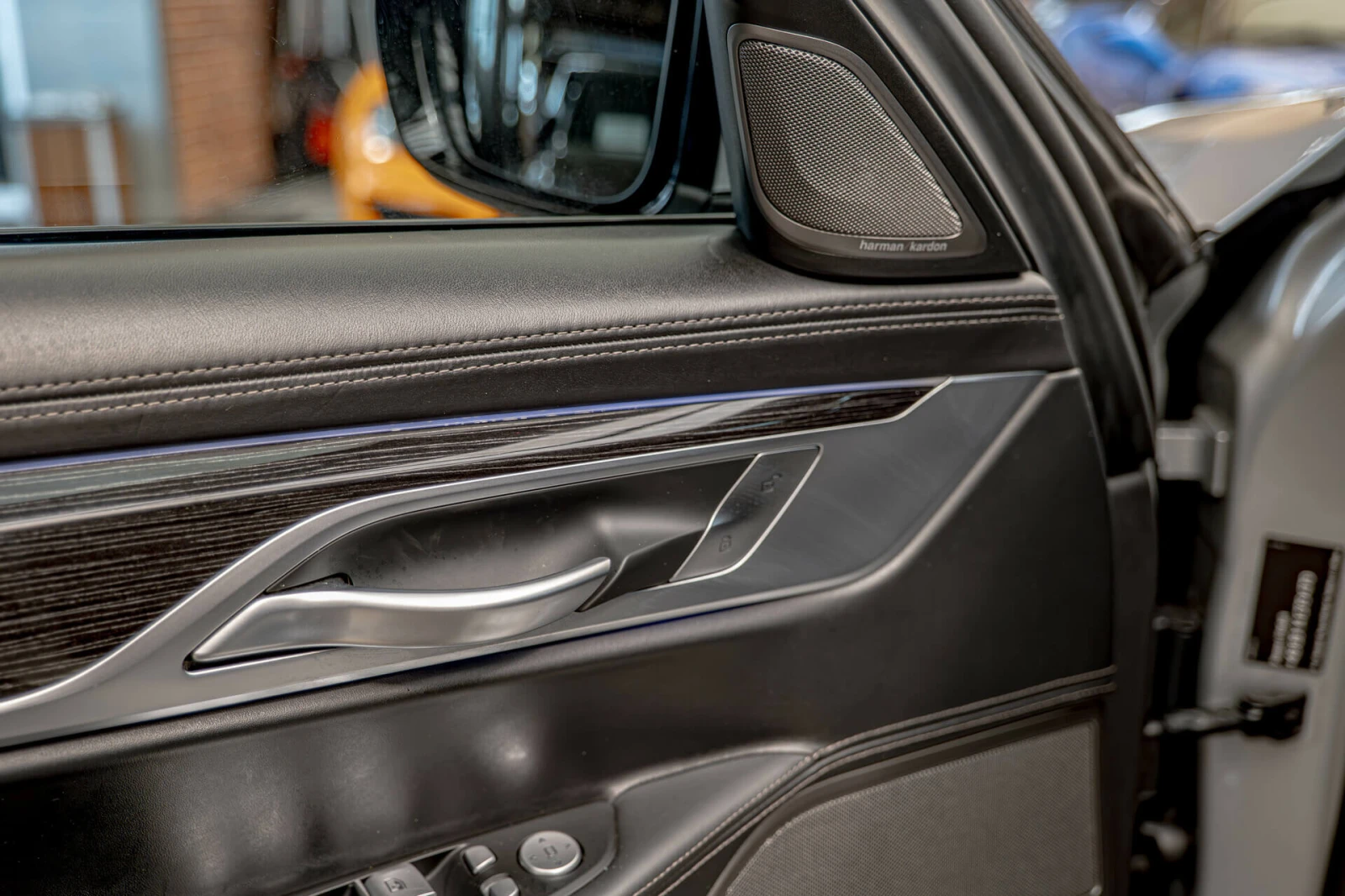 BMW 750  xDrive/Harman Kardon/Soft Close/HuD/Aero Dynamic - изображение 8