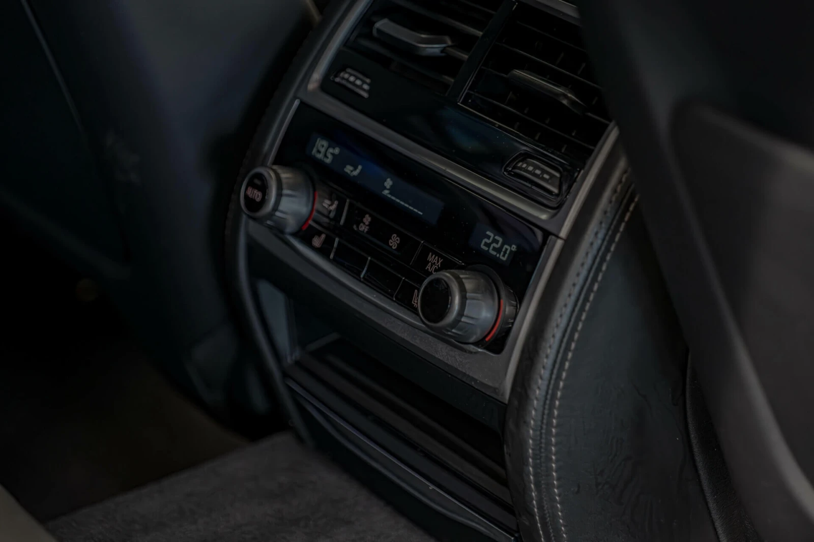 BMW 750  xDrive/Harman Kardon/Soft Close/HuD/Aero Dynamic - изображение 10
