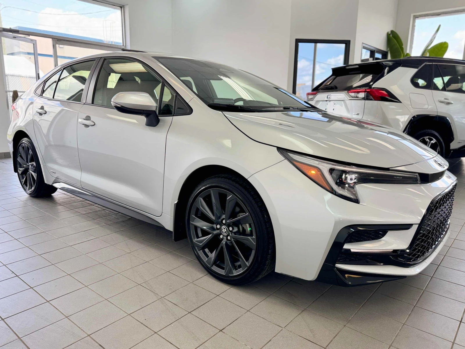 Toyota Corolla Hybrid * * CARFAX * * АВТО КРЕДИТ * *  - изображение 3