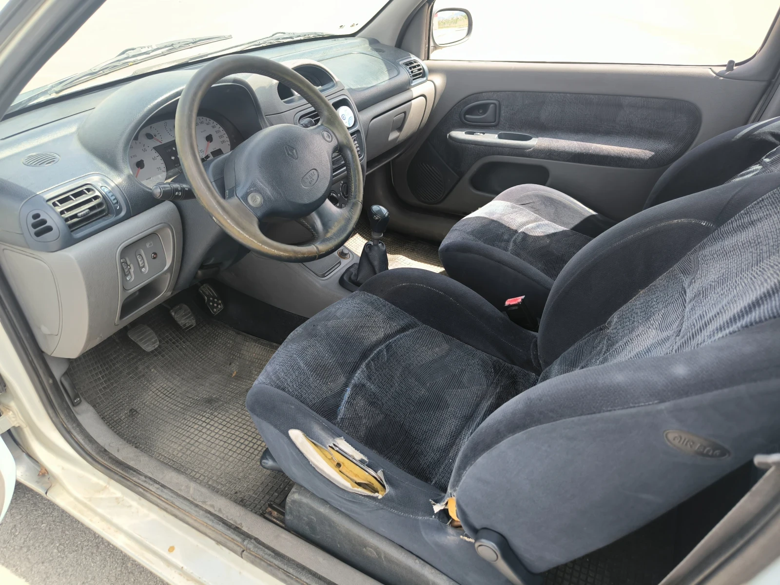 Renault Clio 1.6 16V - изображение 8