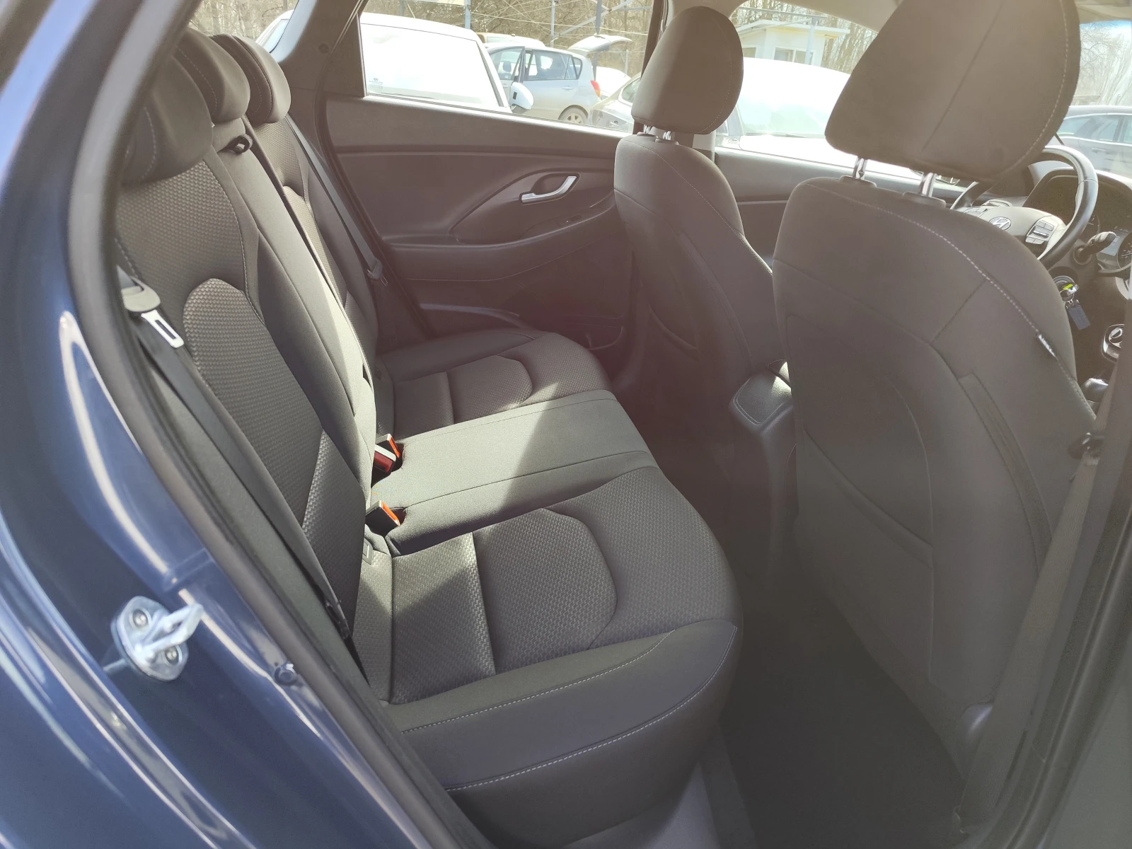 Hyundai I30 1.6CRDi* АВТОМАТИК* LED/XENON* EURO6B* , снимка 12 - Автомобили и джипове - 53782167