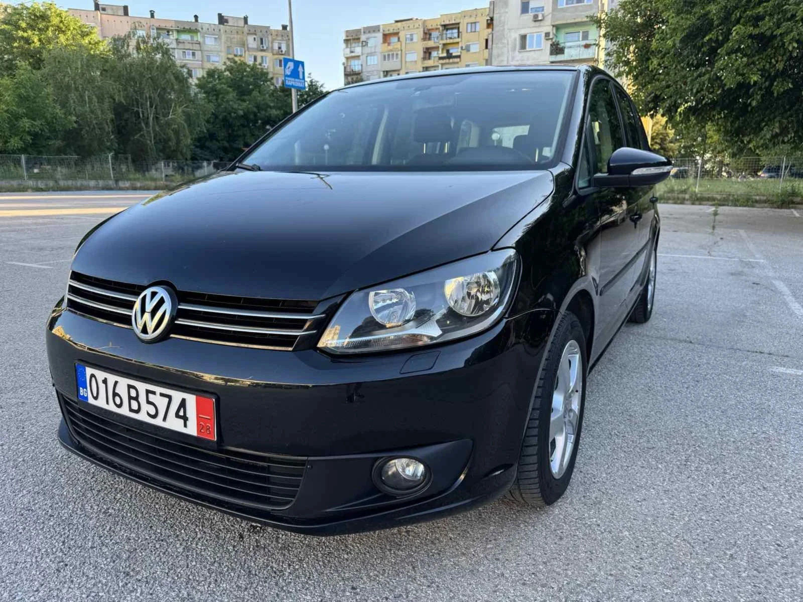VW Touran 1.6 tdi, 105 к.с, снимка 2 - Автомобили и джипове - 54904805