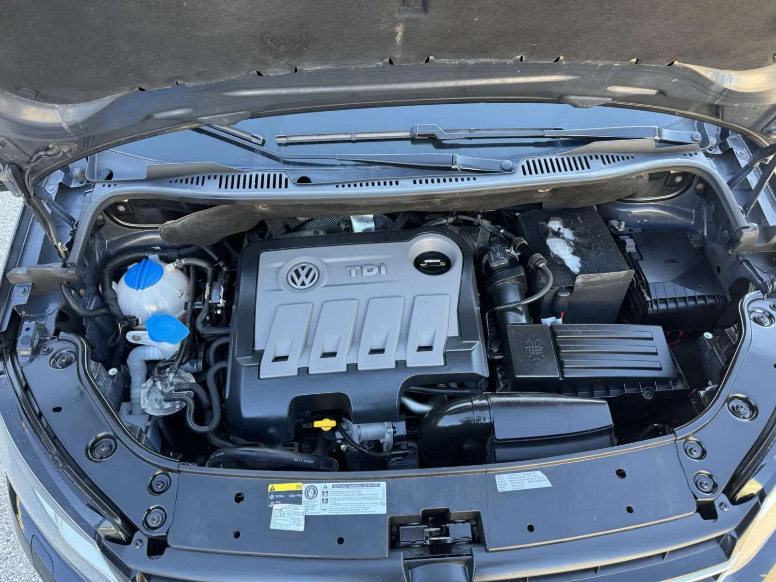 VW Touran 1.6 tdi, 105 к.с, снимка 13 - Автомобили и джипове - 54904805