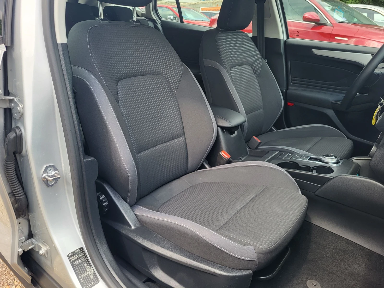 Ford Focus 1.5 TDCI / NAVY/LED/КАМЕРА, снимка 10 - Автомобили и джипове - 55176487
