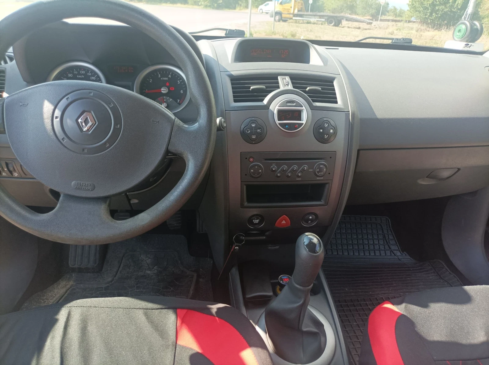 Renault Megane 1.6, снимка 8 - Автомобили и джипове - 55397022