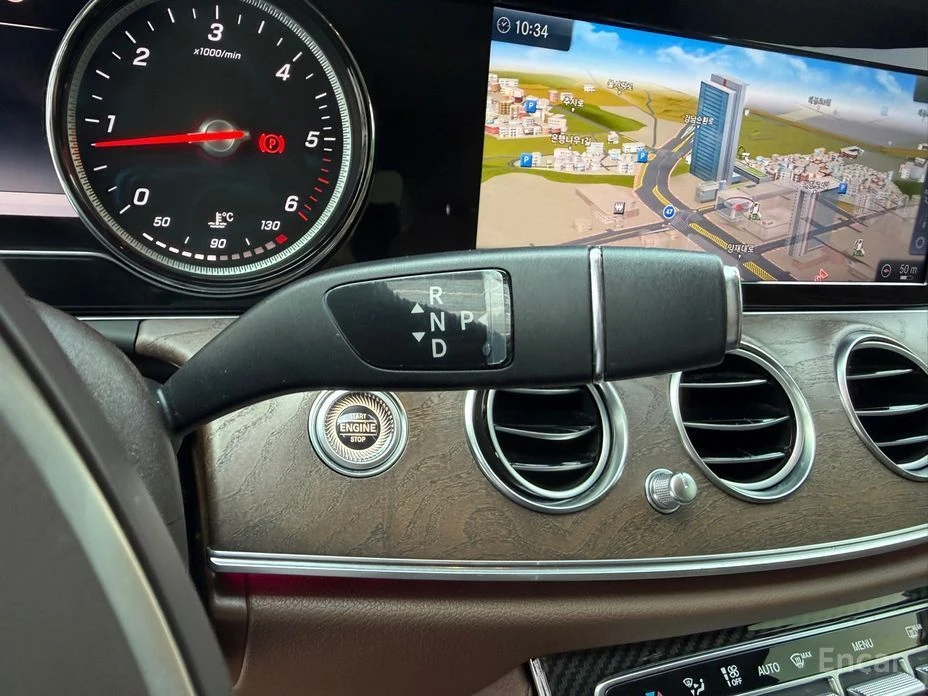 Mercedes-Benz E 220, снимка 9 - Автомобили и джипове - 55510521