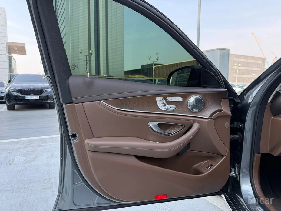 Mercedes-Benz E 220, снимка 10 - Автомобили и джипове - 55510521