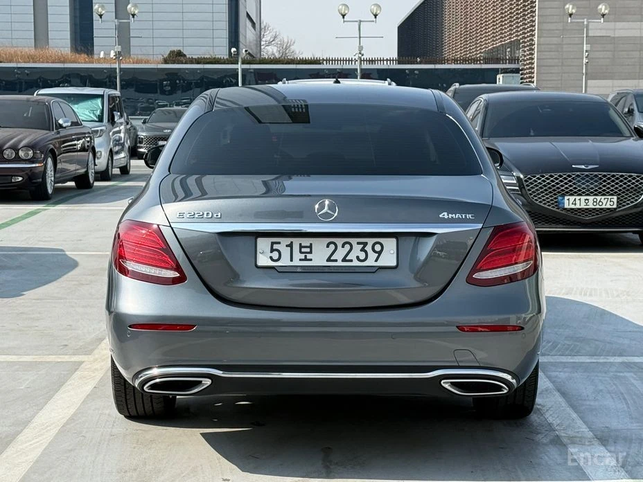 Mercedes-Benz E 220, снимка 4 - Автомобили и джипове - 55510521