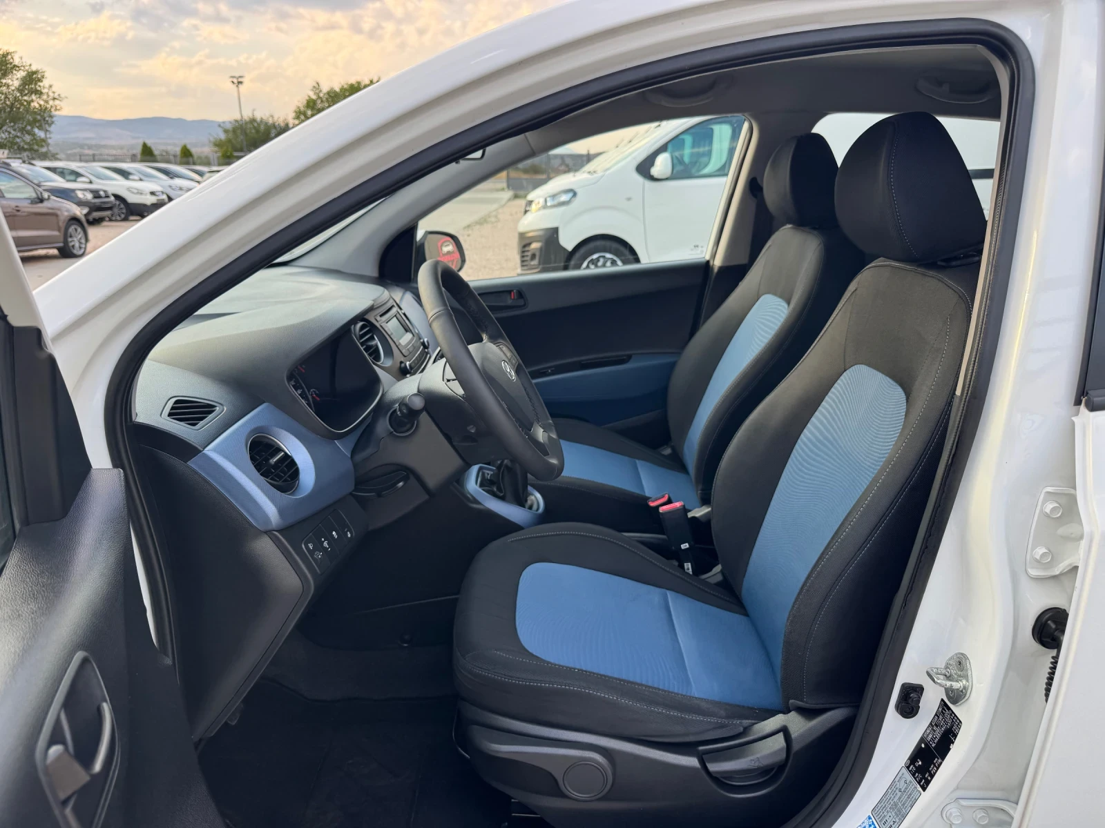 Hyundai I10 1.2i YES TOP, снимка 10 - Автомобили и джипове - 55944698
