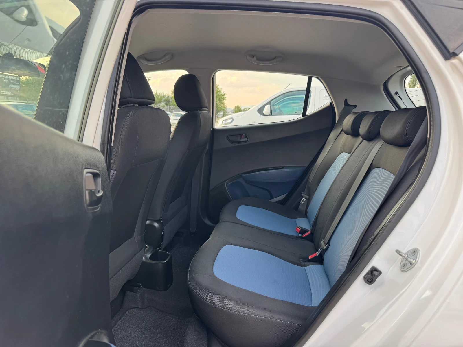 Hyundai I10 1.2i YES TOP, снимка 15 - Автомобили и джипове - 55944698