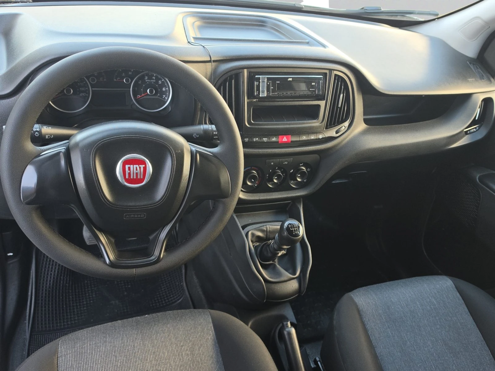Fiat Doblo 1.6D 105hp BVM6 E6//2202R17, снимка 9 - Автомобили и джипове - 56421851