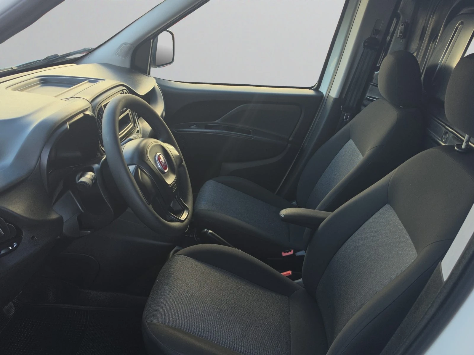 Fiat Doblo 1.6D 105hp BVM6 E6//2202R17, снимка 11 - Автомобили и джипове - 56421851