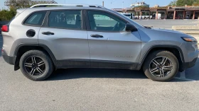 Jeep Cherokee Sport 3.2 , снимка 3