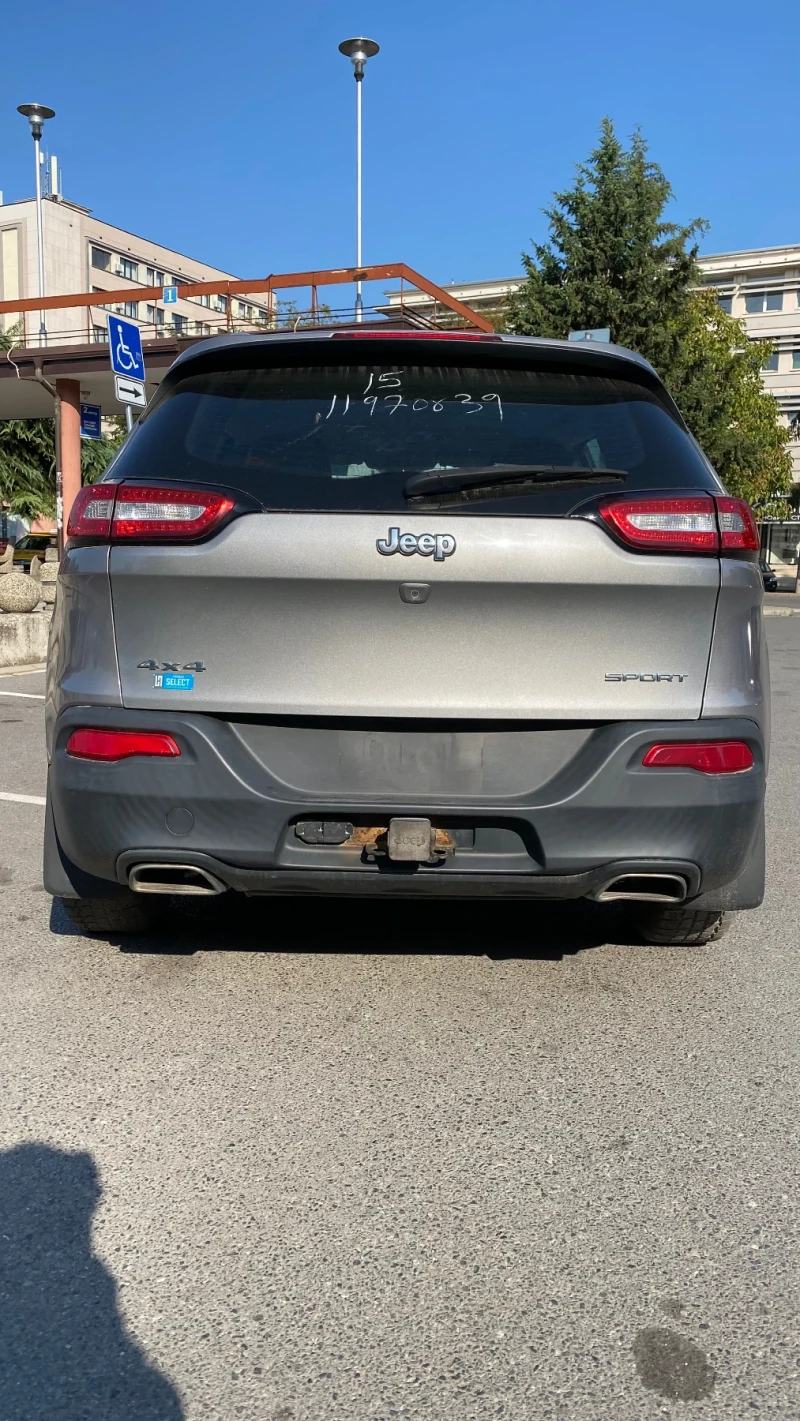 Jeep Cherokee Sport 3.2 , снимка 4 - Автомобили и джипове - 47318749