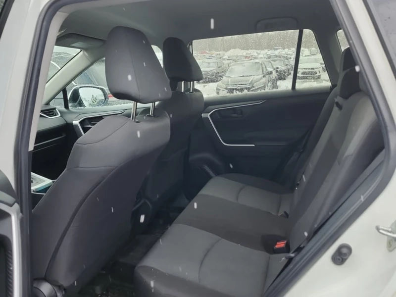 Toyota Rav4 * LE * AWD * БЕЗ ПЪРВОНАЧАЛНА ВНОСКА, снимка 12 - Автомобили и джипове - 53246948