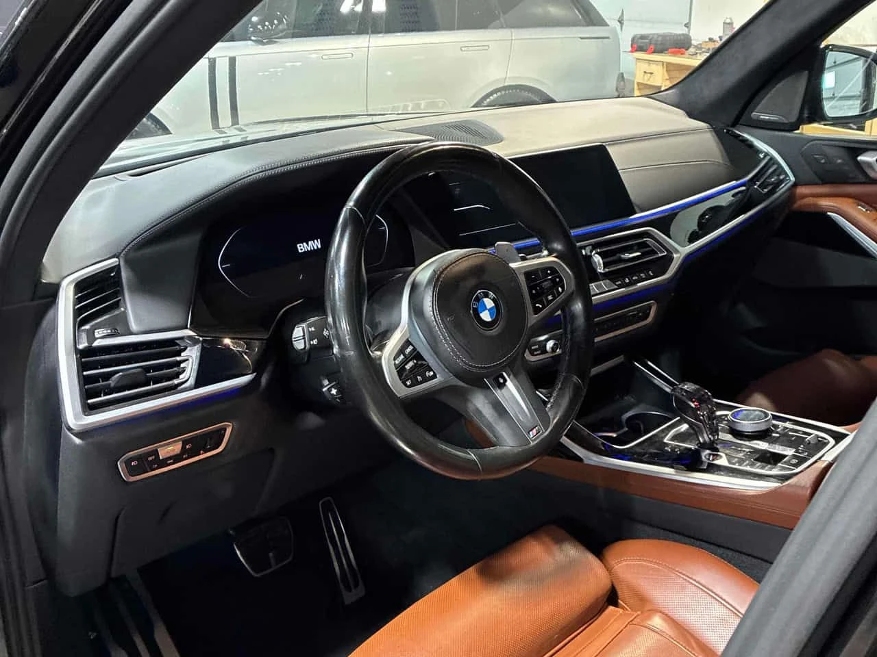 BMW X7 xDrive40i/360/ПАНОРАМА/ОБДУХВАНЕ/ H/K - изображение 8