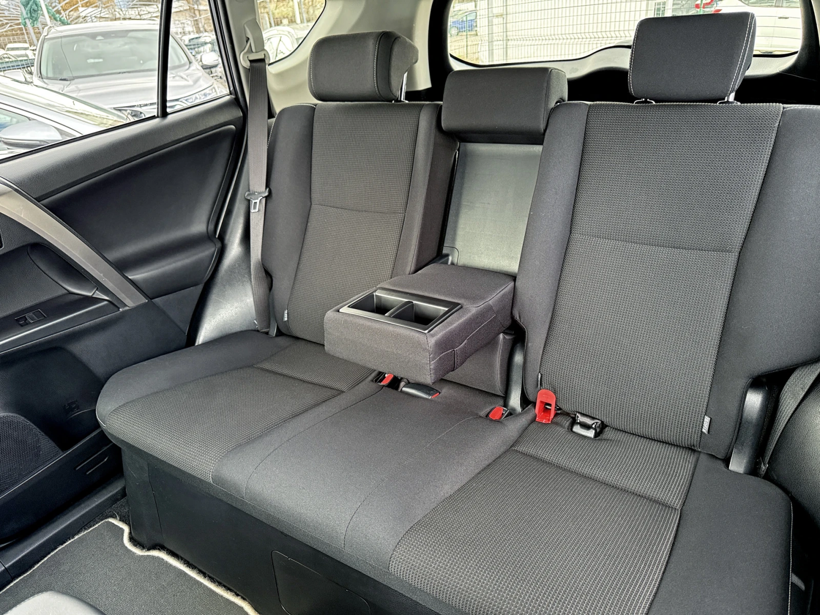 Toyota Rav4 2.5 Hybrid, снимка 10 - Автомобили и джипове - 54081225