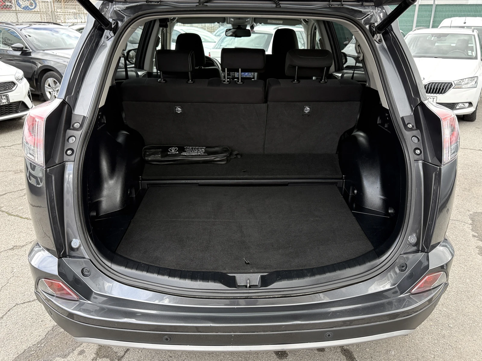 Toyota Rav4 2.5 Hybrid, снимка 11 - Автомобили и джипове - 54081225