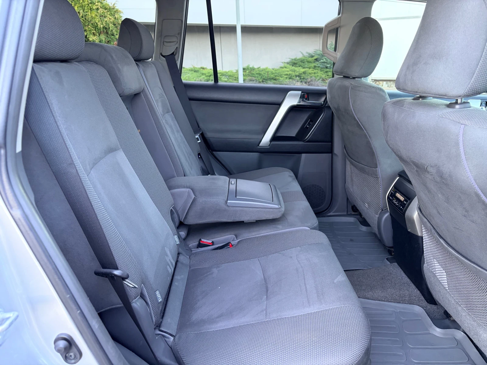 Toyota Land cruiser 140000km100%EXECUTIVE CAMERA LED KEYLESS, снимка 13 - Автомобили и джипове - 54230472