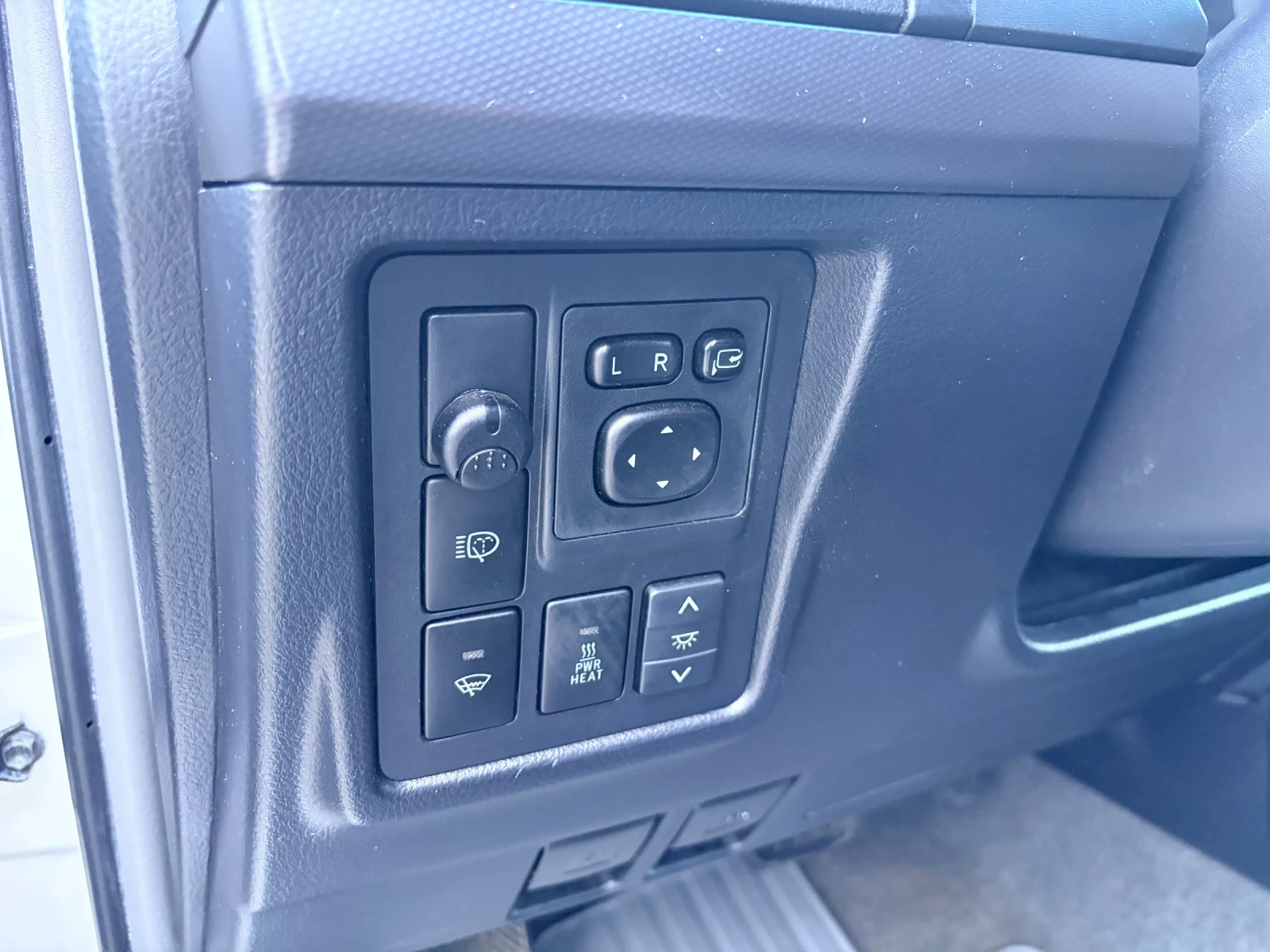 Toyota Land cruiser 140000km100%EXECUTIVE CAMERA LED KEYLESS, снимка 10 - Автомобили и джипове - 54230472