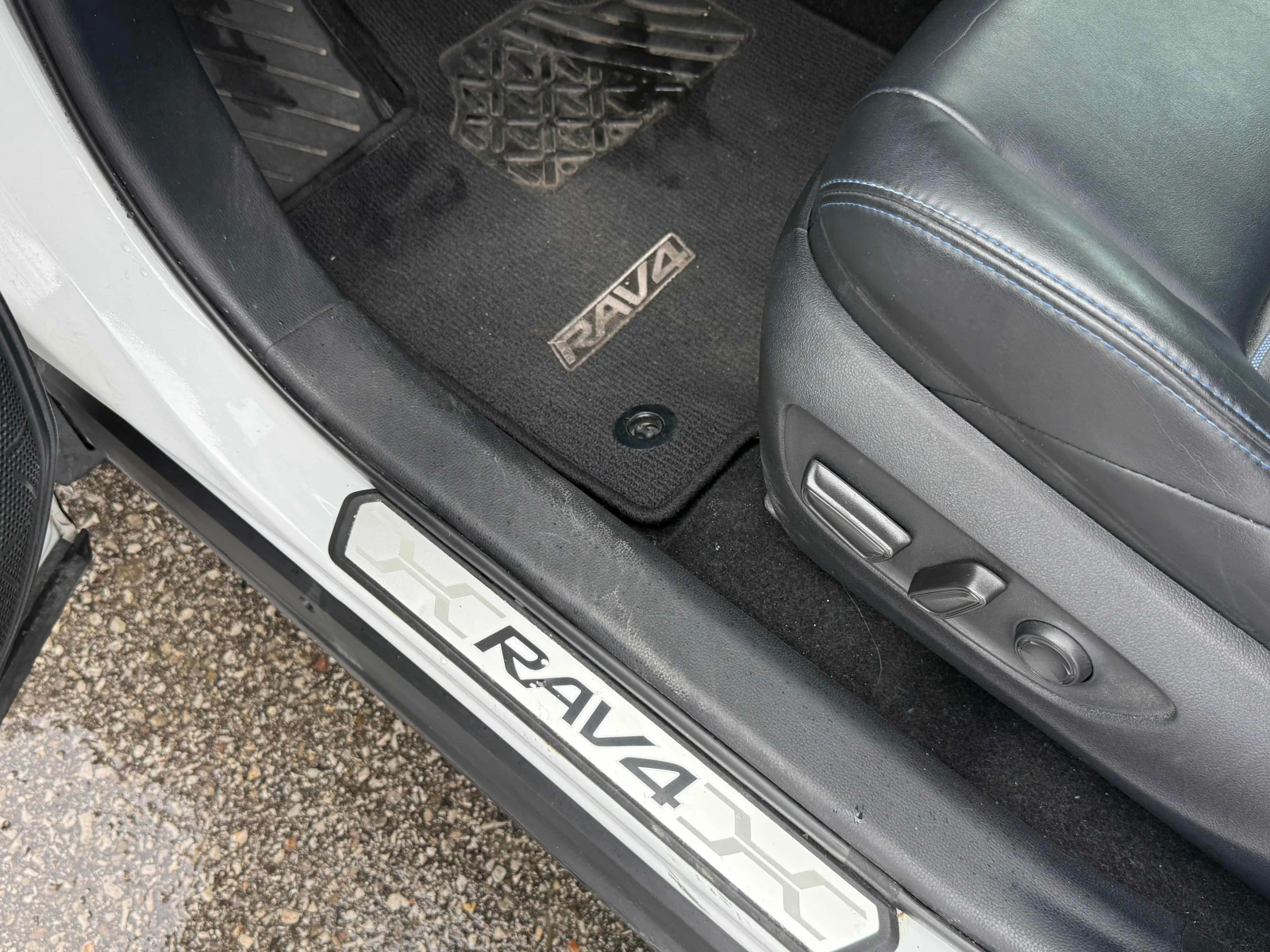 Toyota Rav4 HYBRID XSE * * CARFAX * * АВТО КРЕДИТ * * , снимка 10 - Автомобили и джипове - 54241246