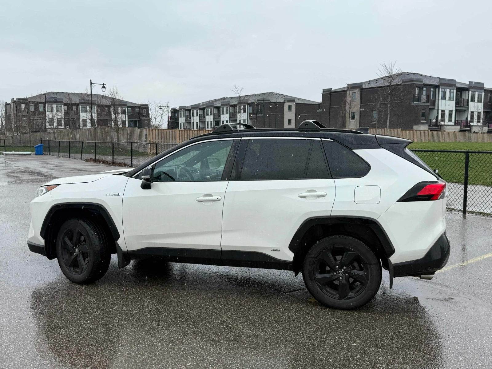 Toyota Rav4 HYBRID XSE * * CARFAX * * АВТО КРЕДИТ * * , снимка 2 - Автомобили и джипове - 54241246