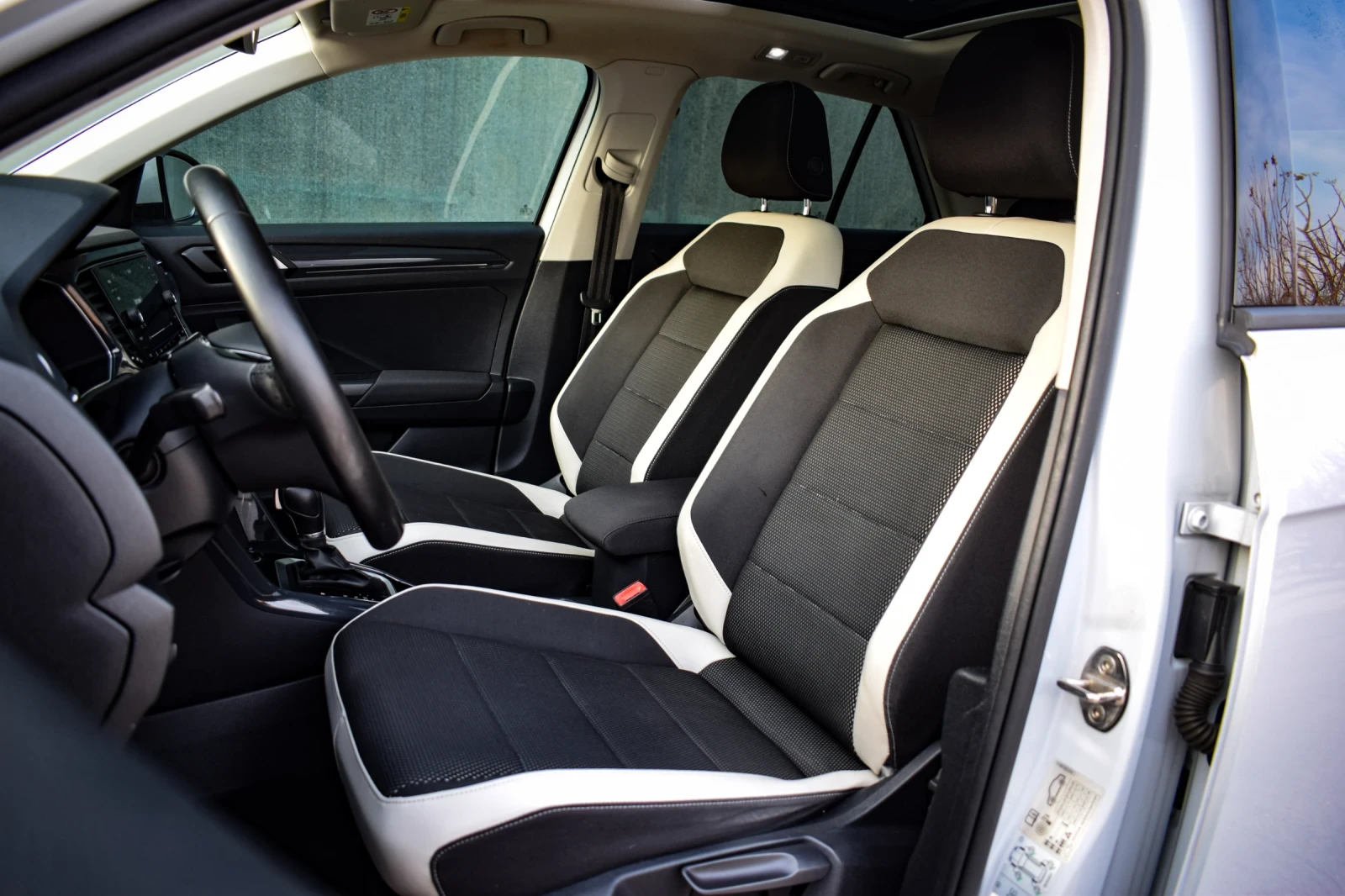 VW T-Roc 1.5 TSI Digital/Keyless/панорама, снимка 9 - Автомобили и джипове - 54843011