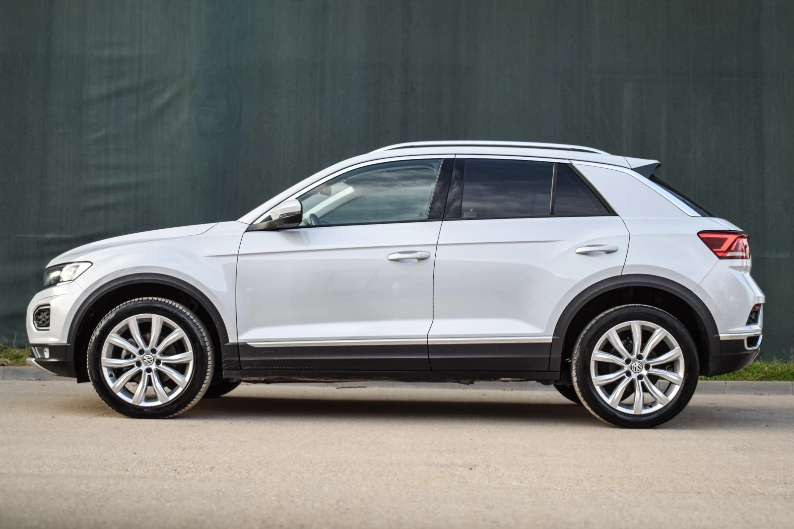 VW T-Roc 1.5 TSI Digital/Keyless/панорама, снимка 8 - Автомобили и джипове - 54843011