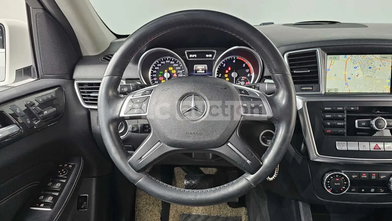 Mercedes-Benz ML 250 d 4MATIC AMG| КАМЕРА| ПОДГРЕВ| ПАНО| ВКЛ.ТЕХНОТЕСТ, снимка 6 - Автомобили и джипове - 54957039