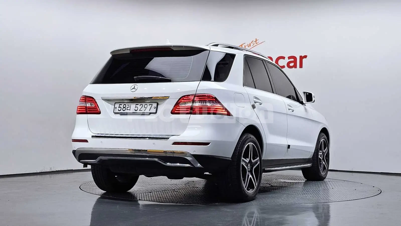 Mercedes-Benz ML 250 d 4MATIC AMG| КАМЕРА| ПОДГРЕВ| ПАНО| ВКЛ.ТЕХНОТЕСТ, снимка 2 - Автомобили и джипове - 54957039