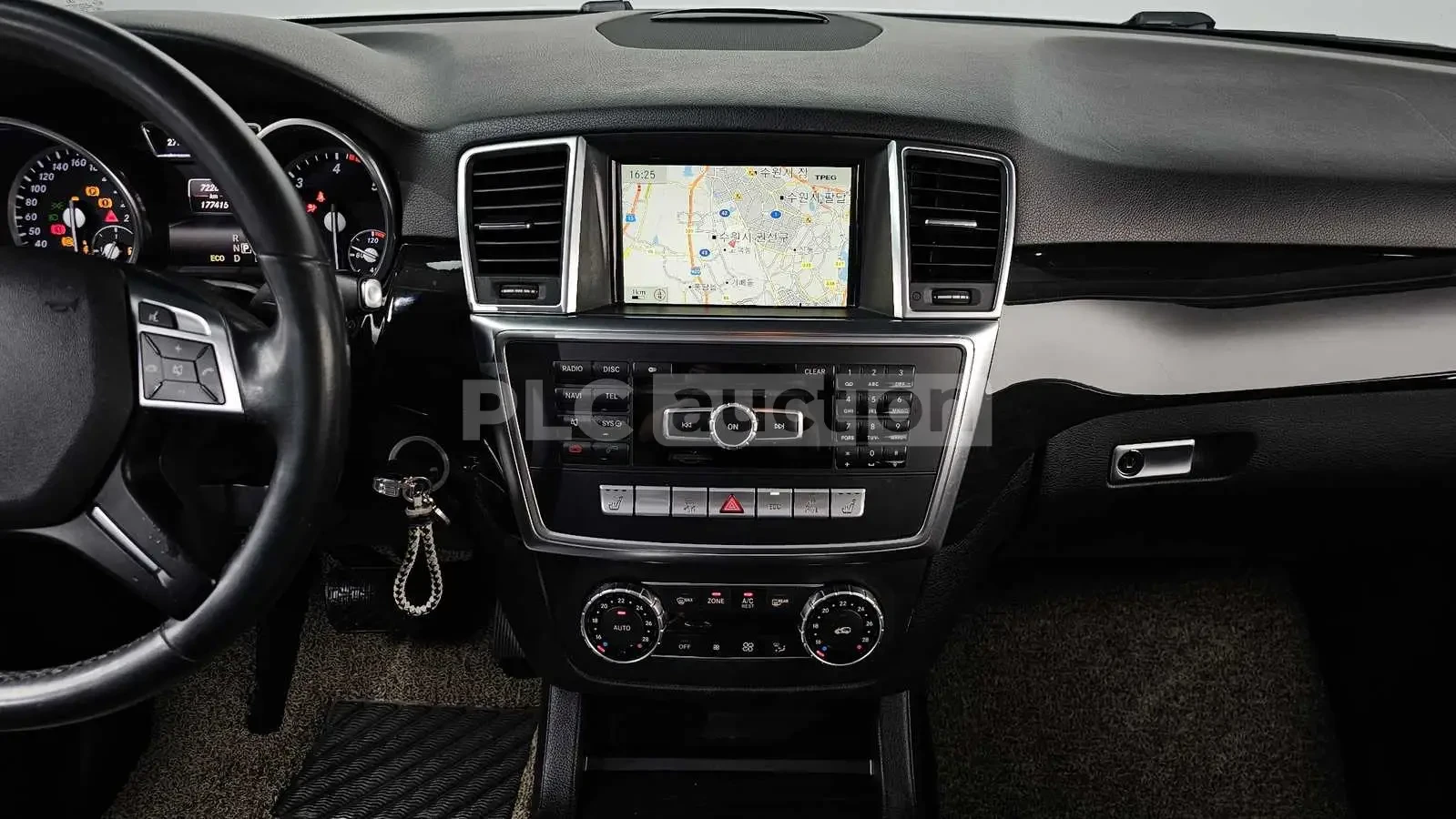 Mercedes-Benz ML 250 d 4MATIC AMG| КАМЕРА| ПОДГРЕВ| ПАНО| ВКЛ.ТЕХНОТЕСТ, снимка 8 - Автомобили и джипове - 54957039