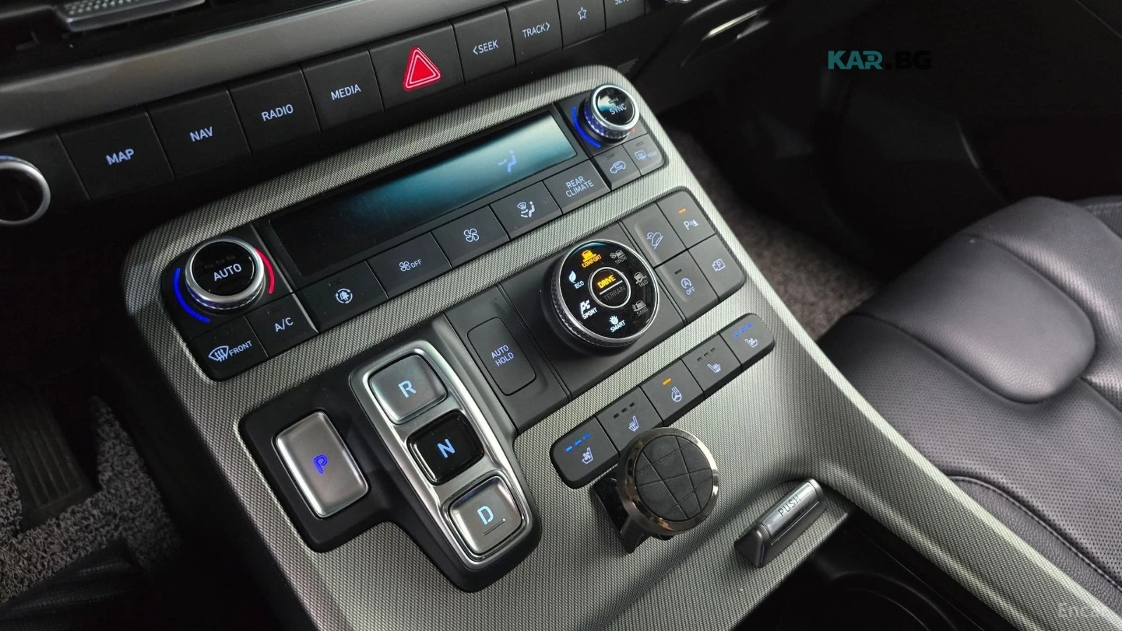 Hyundai Palisade Exclusive* 3.8* 4WD* DISTRONIC* 360* ОБДУХВАНЕ* , снимка 13 - Автомобили и джипове - 55312288