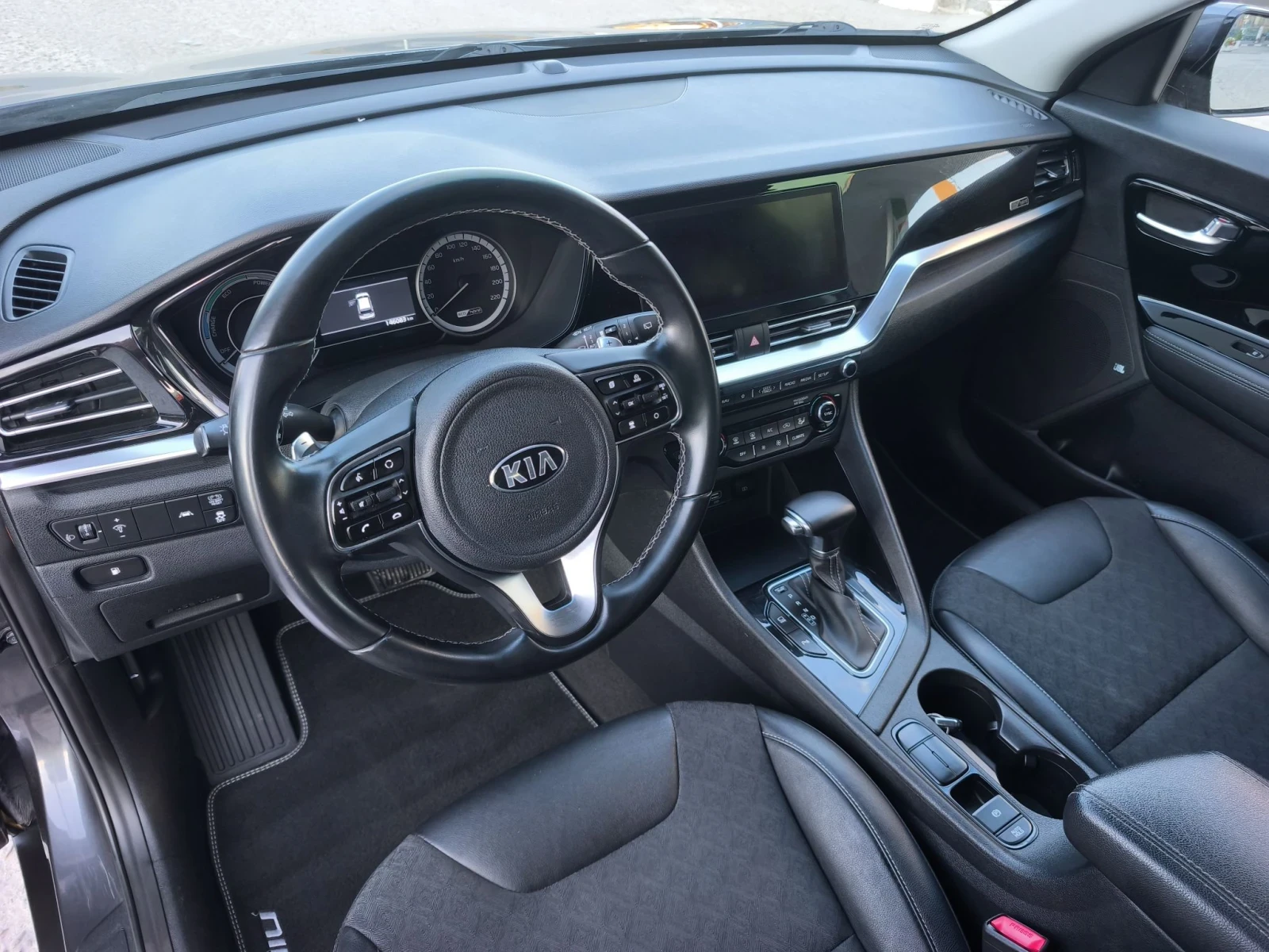 Kia Niro 1.6HYBRID  FULL SERVICE IN KIA NEW !!!, снимка 6 - Автомобили и джипове - 55729982