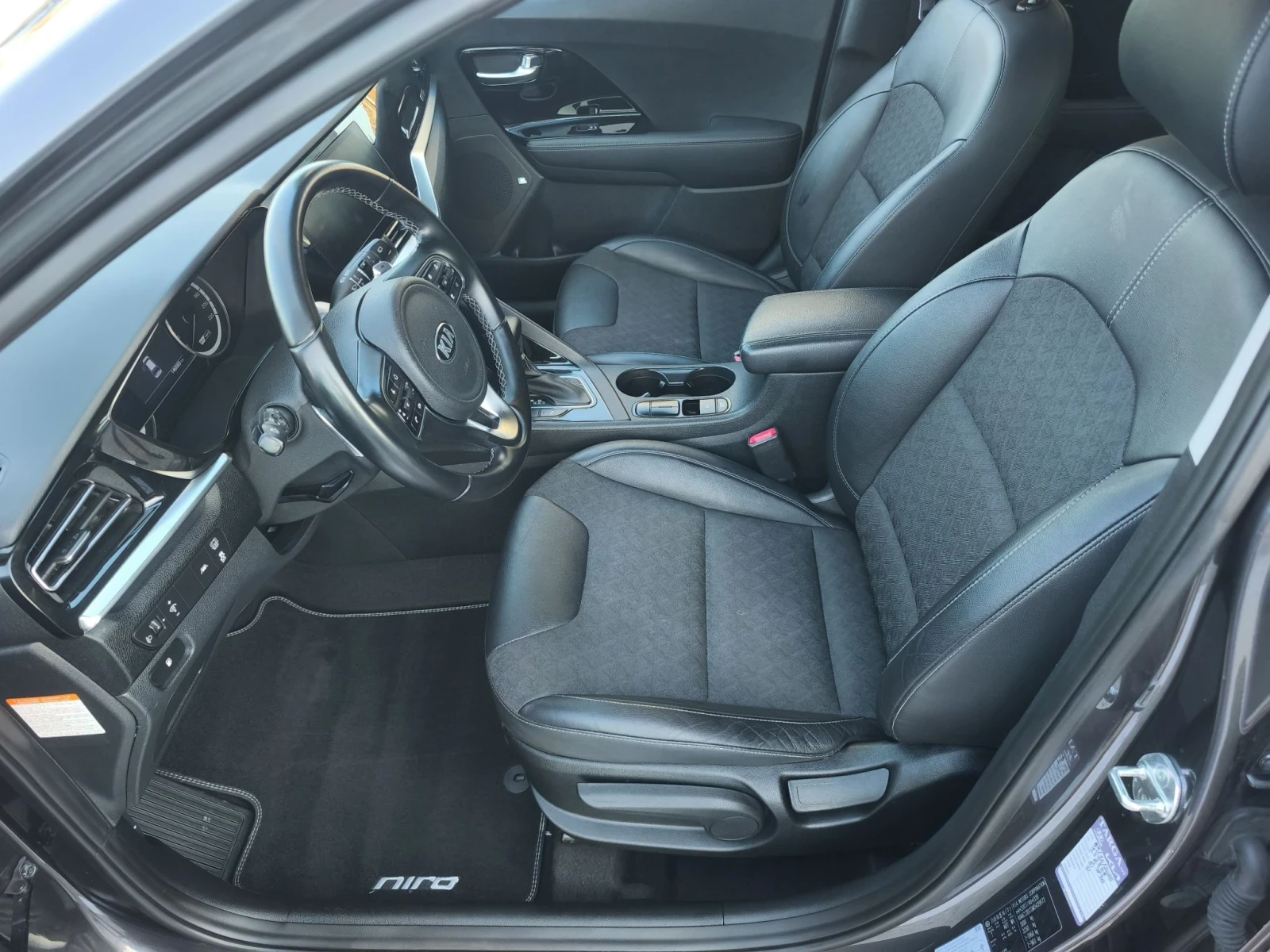 Kia Niro 1.6HYBRID  FULL SERVICE IN KIA NEW !!!, снимка 7 - Автомобили и джипове - 55729982